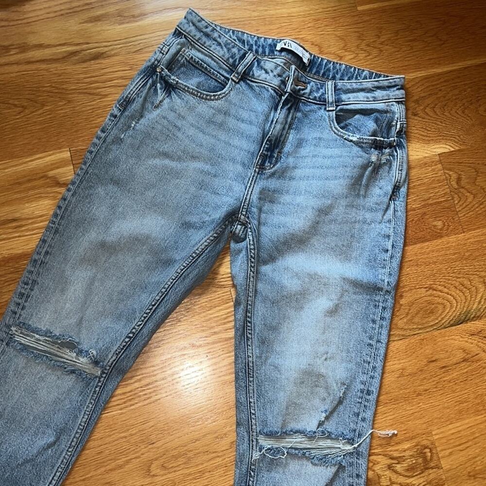 Zara Relaxed Fit Rip Jeans - Picture 2 of 4